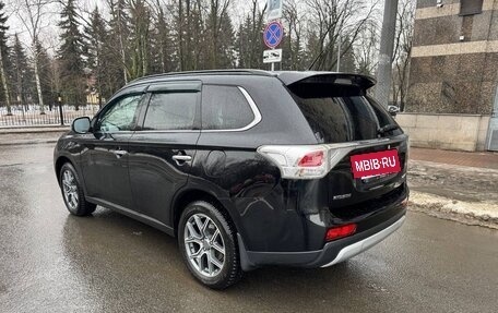Mitsubishi Outlander III рестайлинг 3, 2013 год, 1 950 000 рублей, 3 фотография