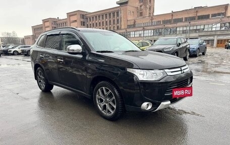 Mitsubishi Outlander III рестайлинг 3, 2013 год, 1 950 000 рублей, 8 фотография