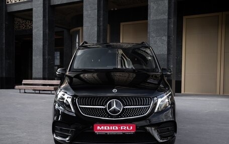 Mercedes-Benz V-Класс, 2023 год, 9 990 000 рублей, 1 фотография