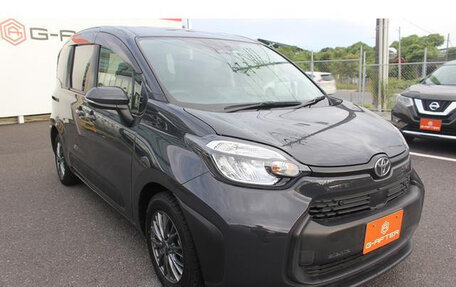 Toyota Sienta, 2022 год, 1 378 855 рублей, 2 фотография