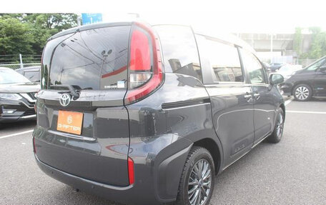 Toyota Sienta, 2022 год, 1 378 855 рублей, 8 фотография