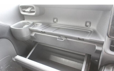 Toyota Sienta, 2022 год, 1 378 855 рублей, 32 фотография