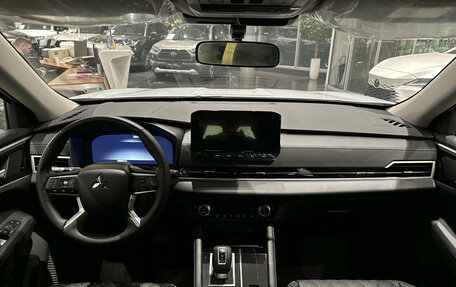 Mitsubishi Outlander, 2023 год, 3 950 000 рублей, 14 фотография