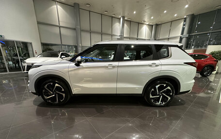 Mitsubishi Outlander, 2023 год, 4 090 000 рублей, 8 фотография