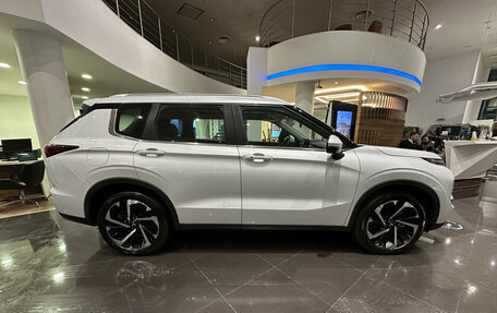 Mitsubishi Outlander, 2023 год, 4 090 000 рублей, 4 фотография