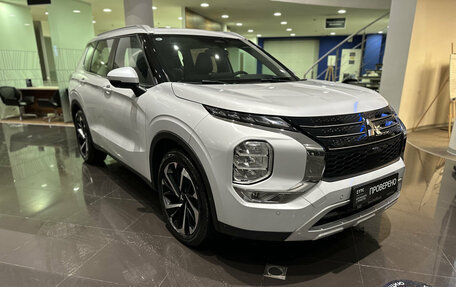 Mitsubishi Outlander, 2023 год, 4 090 000 рублей, 3 фотография