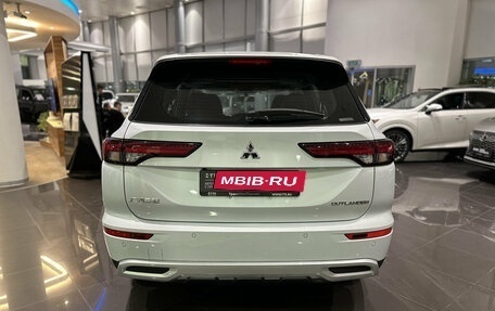 Mitsubishi Outlander, 2023 год, 4 090 000 рублей, 6 фотография