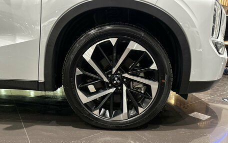 Mitsubishi Outlander, 2023 год, 4 090 000 рублей, 18 фотография