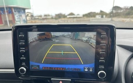 Toyota Yaris, 2022 год, 1 087 000 рублей, 22 фотография