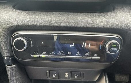 Toyota Yaris, 2022 год, 1 087 000 рублей, 24 фотография