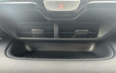 Toyota Yaris, 2022 год, 1 087 000 рублей, 23 фотография