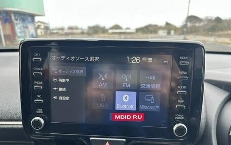 Toyota Yaris, 2022 год, 1 087 000 рублей, 21 фотография