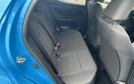 Toyota Yaris, 2022 год, 1 087 000 рублей, 33 фотография