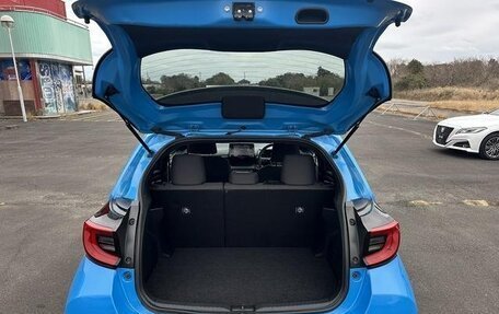 Toyota Yaris, 2022 год, 1 087 000 рублей, 37 фотография