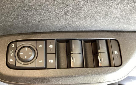 Toyota Yaris, 2024 год, 1 314 892 рублей, 16 фотография