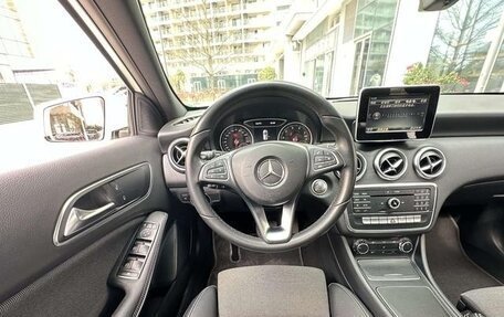 Mercedes-Benz A-Класс, 2018 год, 1 589 000 рублей, 2 фотография
