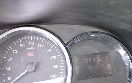 Renault Logan II, 2019 год, 650 000 рублей, 7 фотография