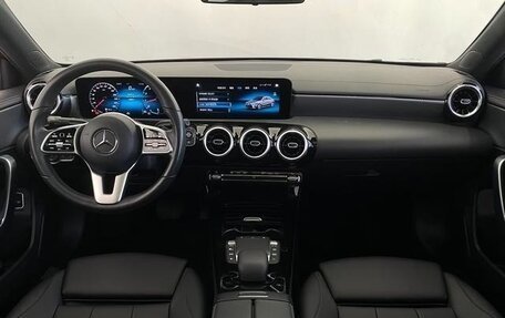 Mercedes-Benz A-Класс, 2021 год, 1 930 000 рублей, 8 фотография