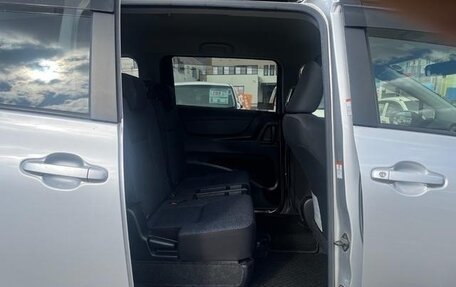 Toyota Sienta II, 2016 год, 1 200 000 рублей, 15 фотография