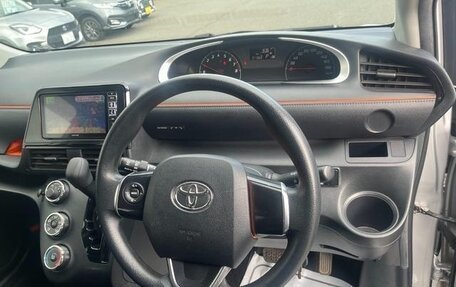 Toyota Sienta II, 2016 год, 1 200 000 рублей, 13 фотография