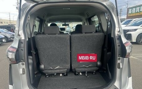 Toyota Sienta II, 2016 год, 1 200 000 рублей, 10 фотография