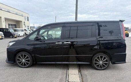 Toyota Noah III, 2020 год, 2 140 000 рублей, 2 фотография