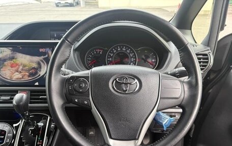 Toyota Noah III, 2020 год, 2 140 000 рублей, 10 фотография