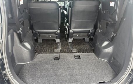 Toyota Noah III, 2020 год, 2 140 000 рублей, 16 фотография