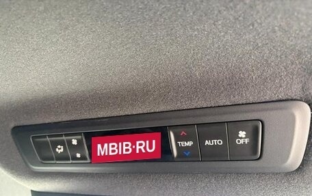 Toyota Noah III, 2020 год, 2 140 000 рублей, 24 фотография