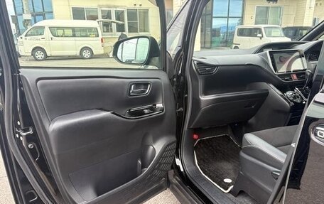 Toyota Noah III, 2020 год, 2 140 000 рублей, 30 фотография