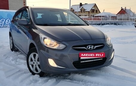 Hyundai Solaris II рестайлинг, 2012 год, 730 000 рублей, 3 фотография
