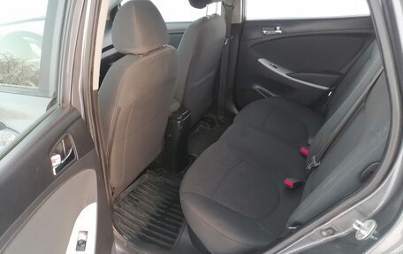 Hyundai Solaris II рестайлинг, 2012 год, 730 000 рублей, 8 фотография