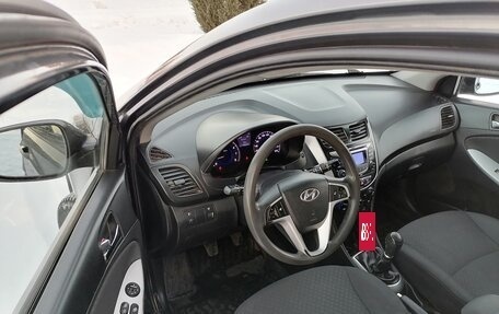 Hyundai Solaris II рестайлинг, 2012 год, 730 000 рублей, 9 фотография