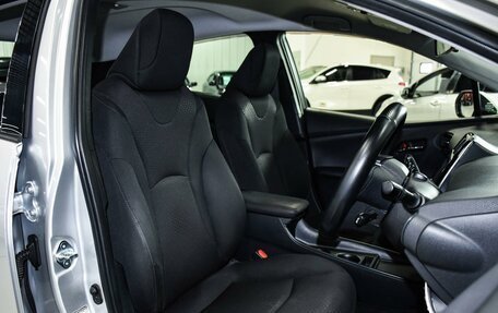 Toyota Prius IV XW50, 2019 год, 1 849 000 рублей, 9 фотография