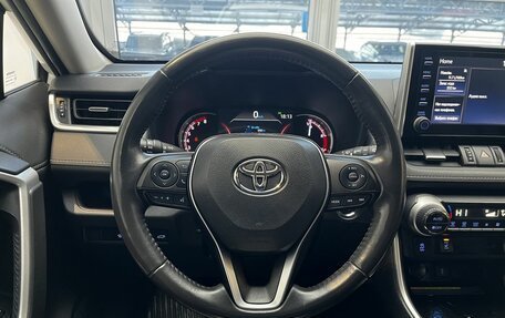 Toyota RAV4, 2020 год, 3 670 000 рублей, 10 фотография