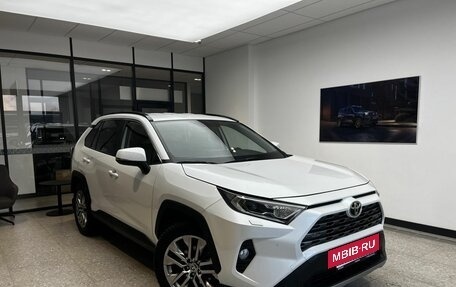 Toyota RAV4, 2020 год, 3 670 000 рублей, 4 фотография
