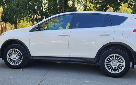 Toyota RAV4, 2014 год, 2 200 000 рублей, 2 фотография