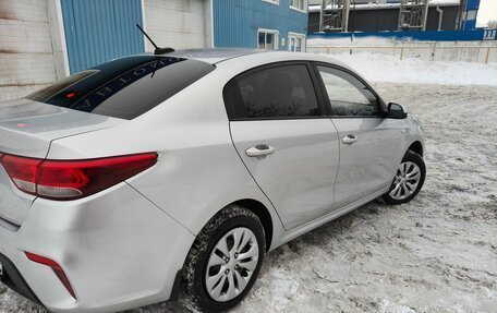 KIA Rio IV, 2017 год, 999 000 рублей, 3 фотография