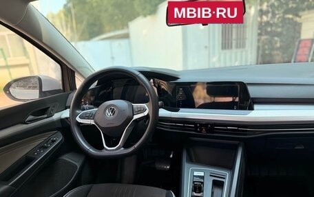 Volkswagen Golf VIII, 2021 год, 1 610 000 рублей, 6 фотография