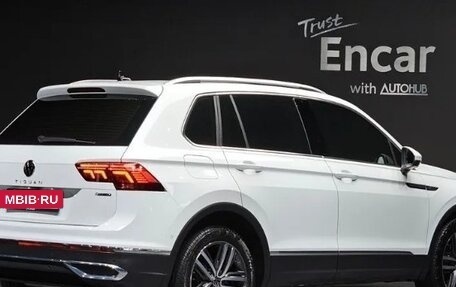 Volkswagen Tiguan II, 2022 год, 4 200 000 рублей, 2 фотография