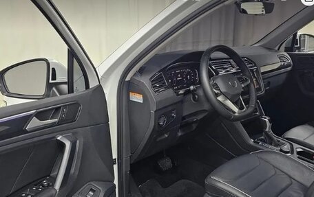 Volkswagen Tiguan II, 2022 год, 4 200 000 рублей, 10 фотография