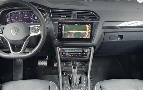 Volkswagen Tiguan II, 2022 год, 4 200 000 рублей, 7 фотография