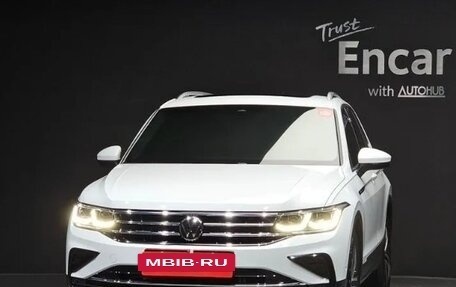 Volkswagen Tiguan II, 2022 год, 4 200 000 рублей, 3 фотография