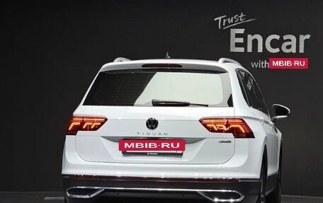 Volkswagen Tiguan II, 2022 год, 4 200 000 рублей, 4 фотография