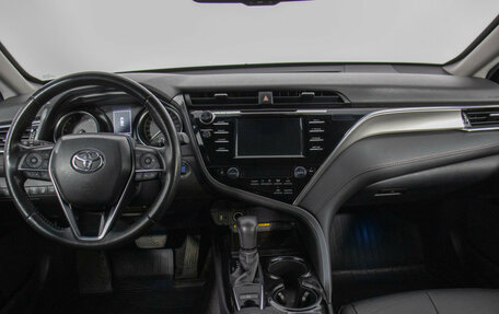 Toyota Camry, 2020 год, 2 830 000 рублей, 12 фотография