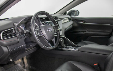 Toyota Camry, 2020 год, 2 830 000 рублей, 10 фотография