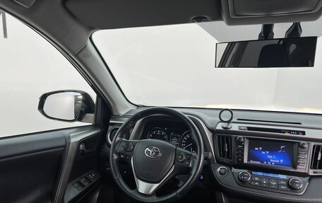 Toyota RAV4, 2018 год, 3 100 000 рублей, 13 фотография