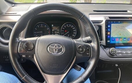 Toyota RAV4, 2017 год, 2 050 000 рублей, 2 фотография