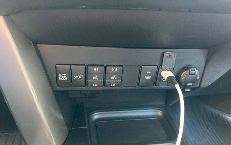 Toyota RAV4, 2017 год, 2 050 000 рублей, 3 фотография