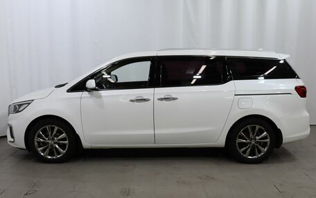 KIA Carnival III, 2018 год, 2 390 000 рублей, 8 фотография